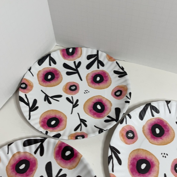 Posies Melamine Plates & Napkin Set - Picture 2 of 6